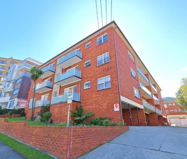 New painting & curtains, sunny TOP FLOOR UNIT with good views !!! - Photo 4