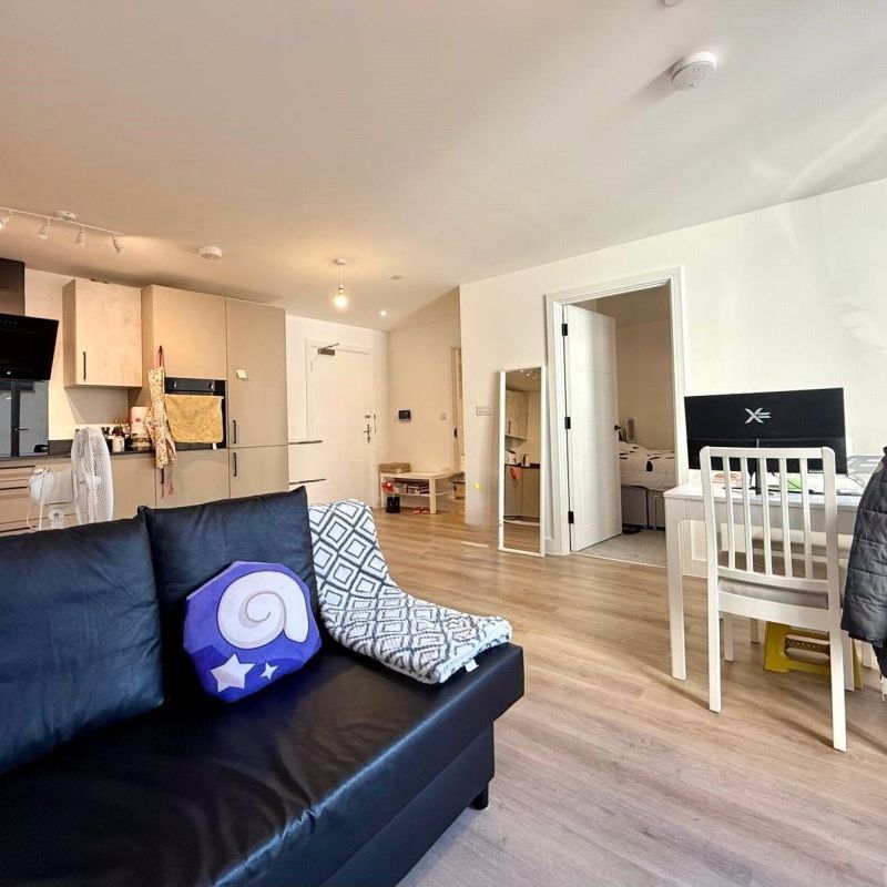 Commercial Road, Poole, Dorset, BH14 - Photo 1