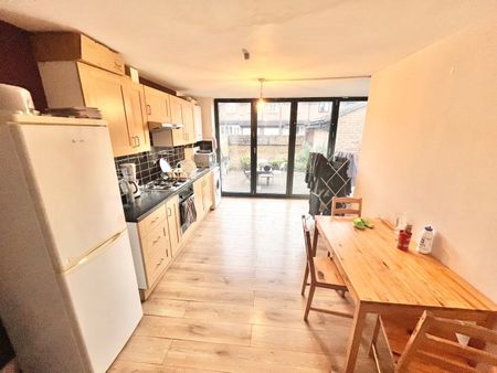 Room in a Shared House, John Maurice Close, SE17 - Photo 3