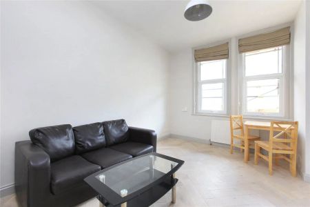 1 bedroom flat in Battersea - Photo 3