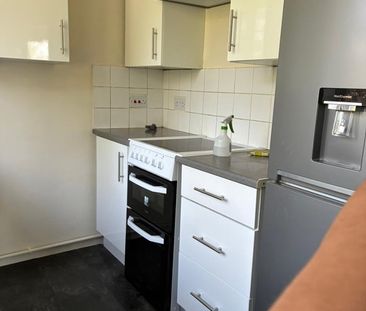 2 Bed Flat, The Larches, LU2 - Photo 4