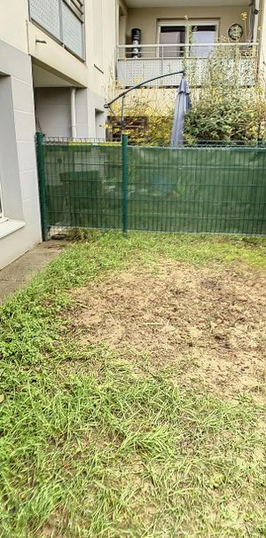 Décines : Beau T2 en rez-de-jardin avec terrasse et garage - Photo 1