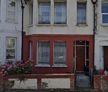 Brightwell Avenue, Westcliff-On-Sea SS0, London - Photo 1
