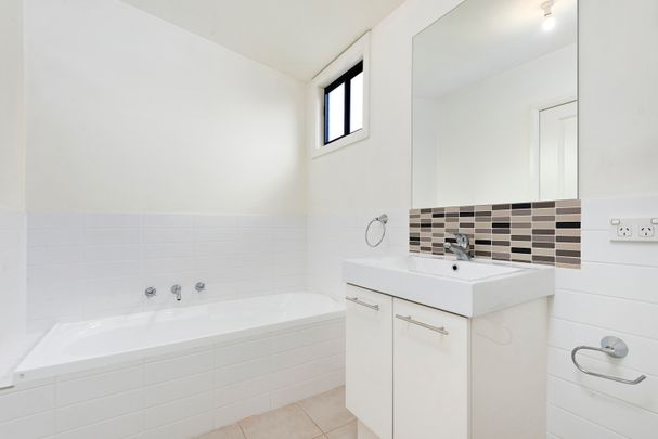 2/7 Mutual Road, Balwyn North VIC 3104 - Townhouse For Rent | Domain - Photo 1