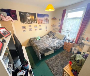 To Rent Fortescue Road, Charminster, Bournemouth, BH3 £2,500 pcm Te... - Photo 2