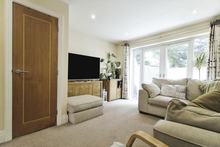 2 bedroom end of terrace house to rent - Photo 2