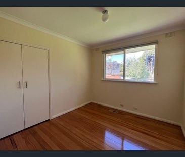 Comfortable Three-Bedroom Home in a Convenient Location - Photo 3