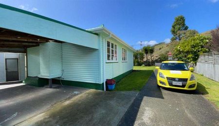 3 Bedrooms in Hikurangi - Photo 4