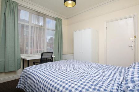 4 bedroom terraced house to rent - Photo 3