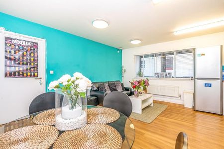 4 bedroom flat to rent - Photo 3