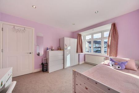 4 bedroom end of terrace house to rent - Photo 2
