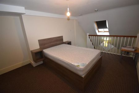 3 bedroom flat to rent - Photo 3