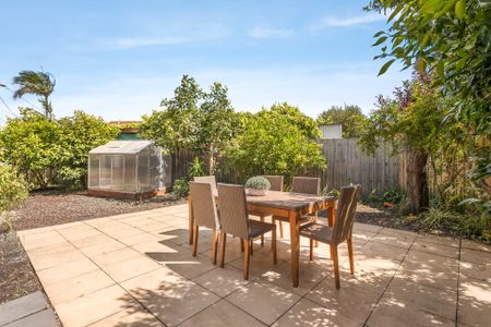 Spacious 4 Bedroom + Study Family Home in Prime Keysborough Location - Photo 4