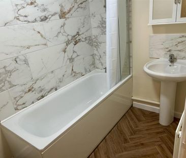 2 bedroom penthouse to rent - Photo 6