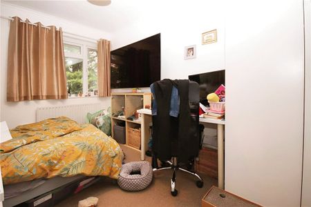 Guildford Park Avenue, Guildford, Surrey, GU2 7NN - Photo 3