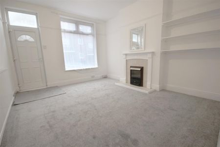 2 Bedroom House - Terraced To Let - Photo 4