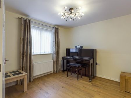 5 bedroom detached house to rent - Photo 4