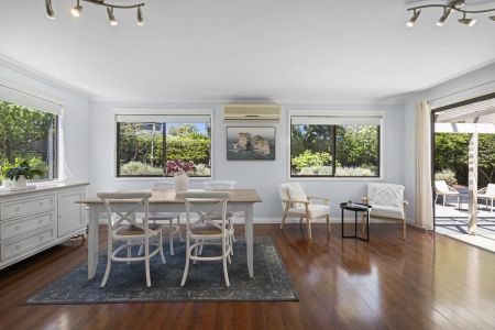 Generously sized family home enjoys level yard and views - Photo 2