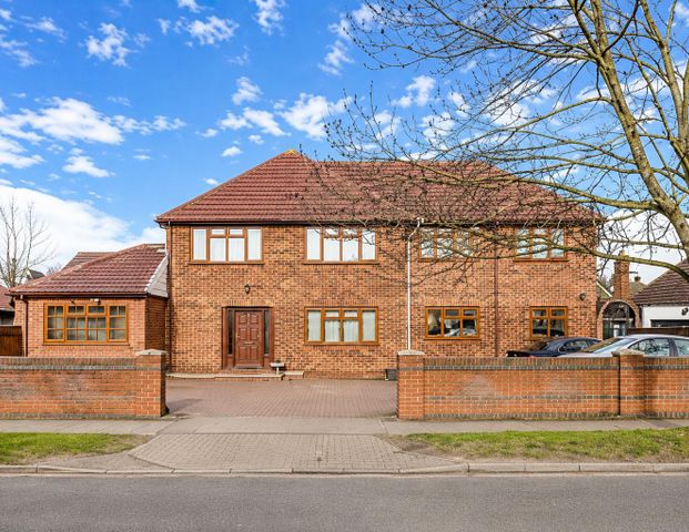 West End Road, Ruislip HA4, London - Photo 1