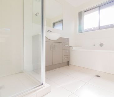 Modern 4 Bedroom Home In Quiet Location - Photo 6