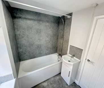 2 bedroom end of terrace house to rent - Photo 2