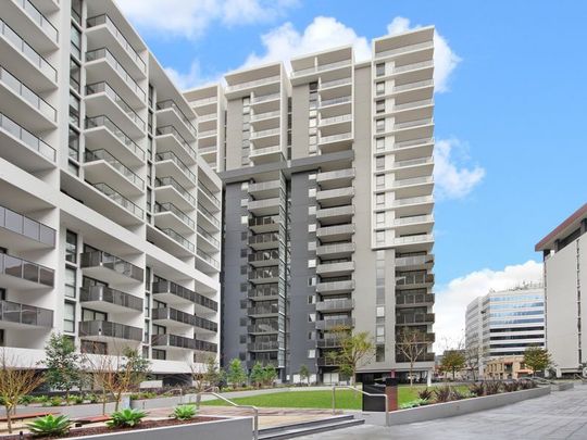 2 BEDROOM LUXURY APARTMENT IN DESIGNER COMPLEX - Photo 1