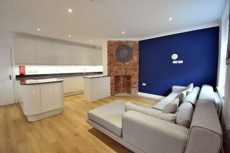 1 bedroom Flat To Let - Photo 2