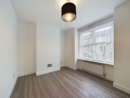2 bedroom House in Edgehill Street, Reading - Photo 5