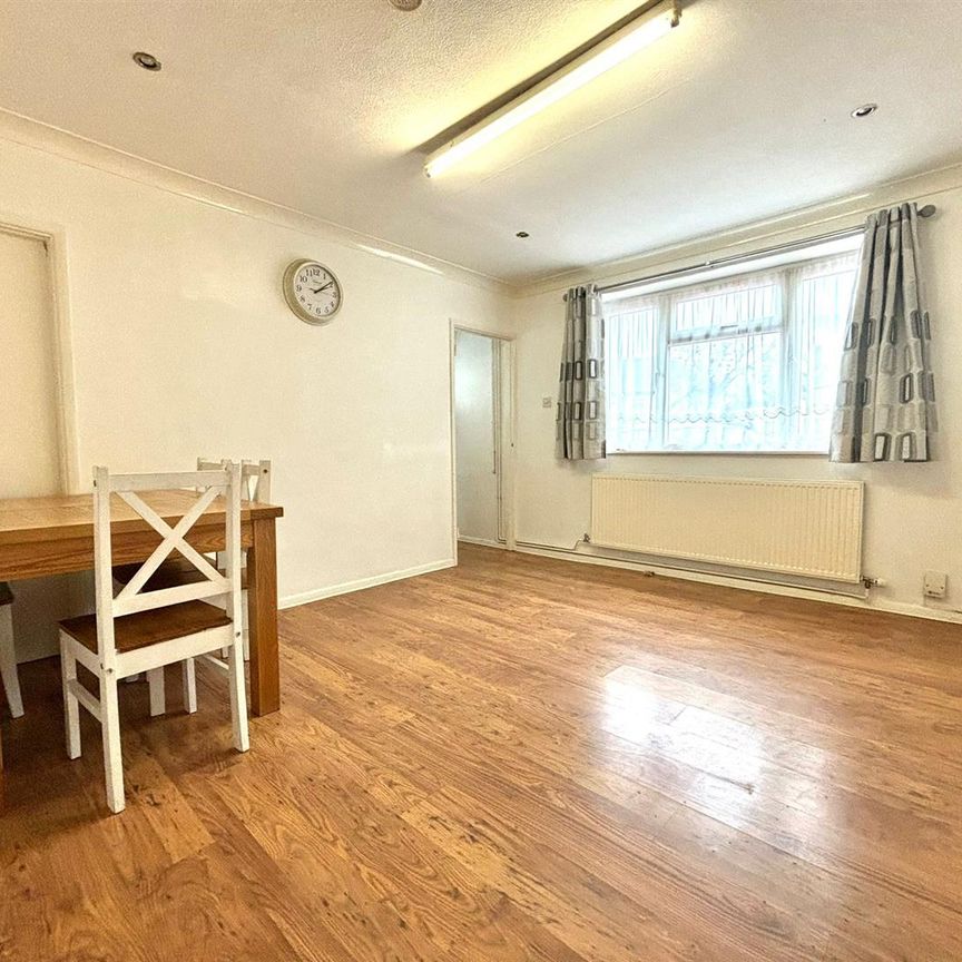 Masefield Lane, Hayes, UB4 - Photo 1