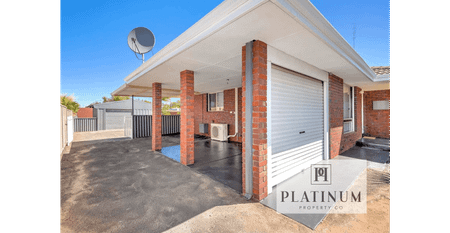 Cosy & Convenient 3-Bedroom Home with Space for Everyone - Photo 2