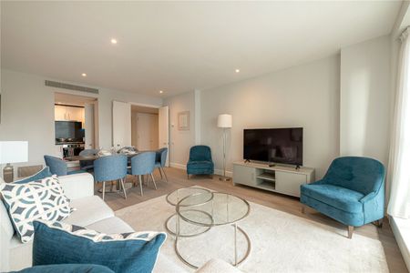 Stunning Two Bedroom Apartment set within a Waterfront Estate in Canary Wharf - Photo 3