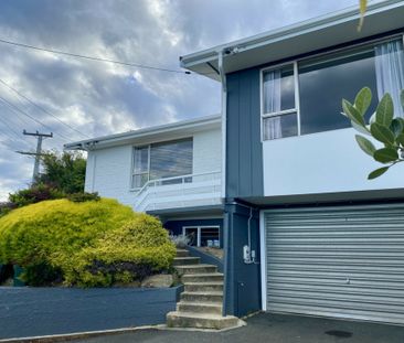 Perched above all - A St Clair gem - Photo 3