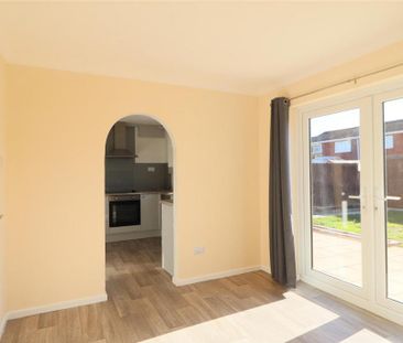 4 bedroom semi-detached house to rent - Photo 2