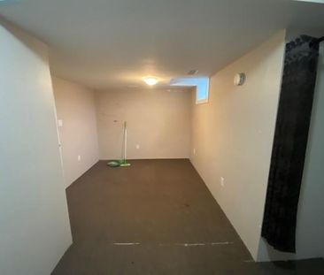 790 Newmarket Lane - 3 bed +Den, 3.5 bath - LEASE NOW FOR A FREE IPAD! - Photo 6