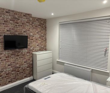 1 bedroom in a house share to rent - Photo 3