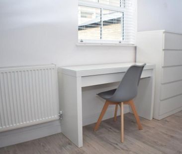 1 bedroom in a house share to rent - Photo 4