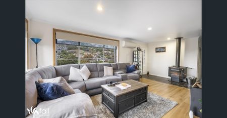 Spacious Family Home with Self-Contained Flat - Photo 3