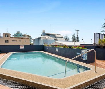 Beachside Living on Alexandra Parade — Neat, Modern & Perfectly Pos... - Photo 4