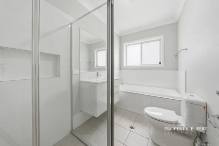 “Single Level Gem in Prime Location! + Solar” - Photo 3