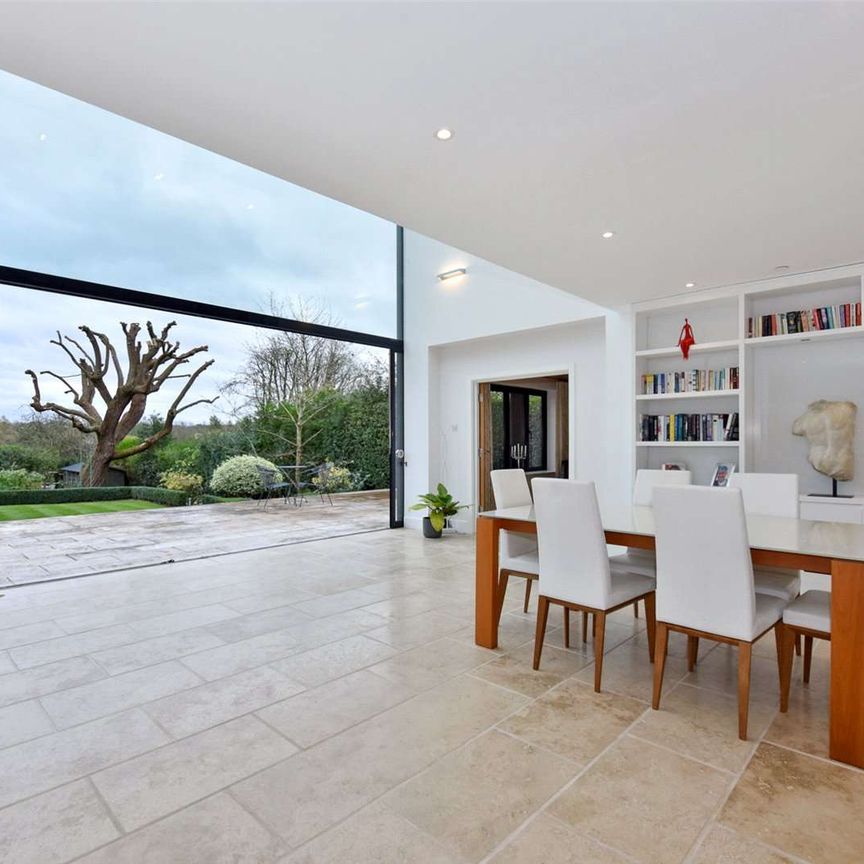 Stunning family home which has been refurbished throughout - Photo 1