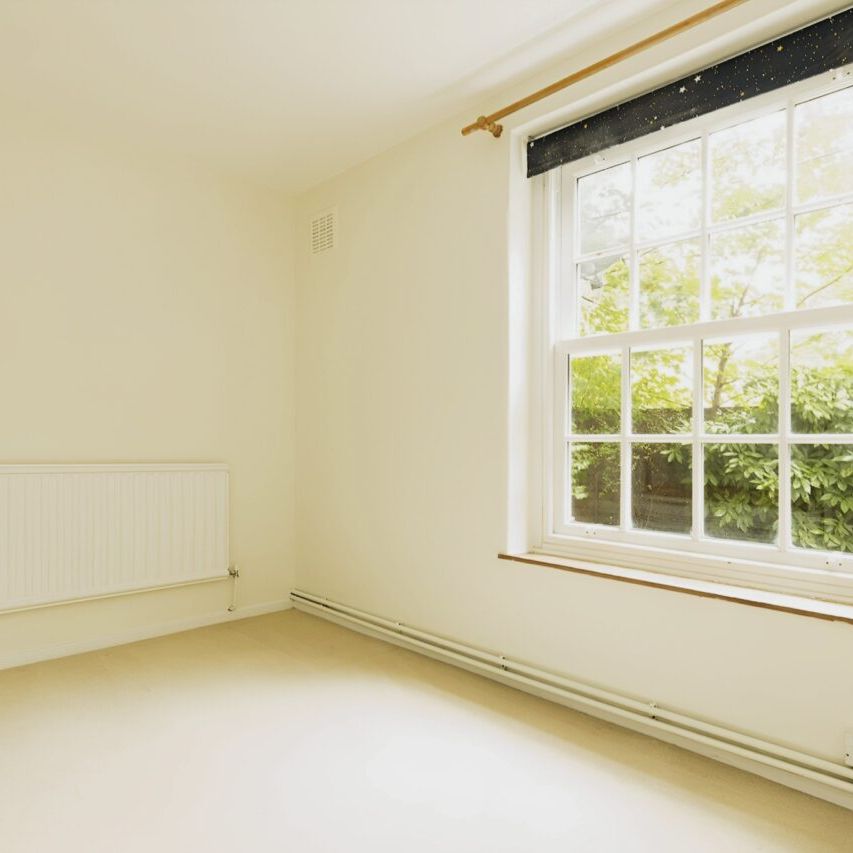 Two Double Bedroom Garden Flat for Rent in Clapham Common - Photo 1