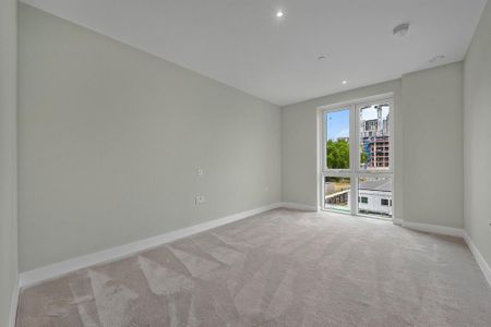 3 bedroom flat to rent - Photo 4