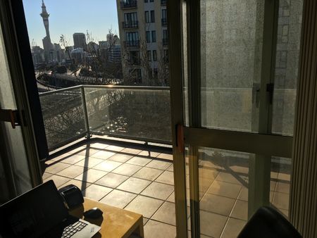 Spacious Apartment, Beautiful Views! - Photo 2