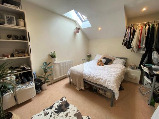 1 bedroom in a house share to rent - Photo 1