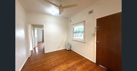 Charming Home Close to Train Station & Public School - Photo 2