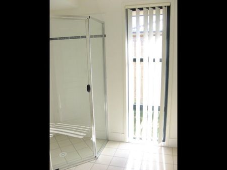 Air Conditioned Private 4 Bedroom Home - Photo 5