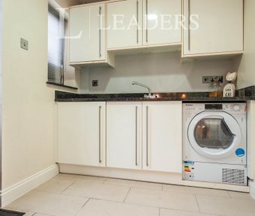 4 bedroom detached to rent 12 Sleaford Close, Swindon - Photo 3