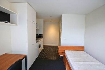 Stylish Studio Apartment- STUDENTS ONLY. - Photo 2