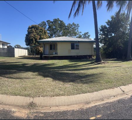 15 Leichhardt Dr, Moranbah, Qld 4744 - Photo 5
