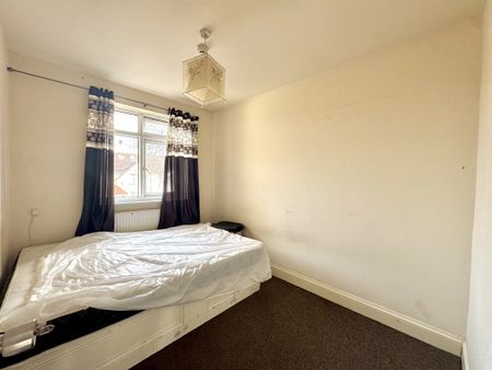 Wimborne Avenue, Middlesex, UB4 - Photo 2